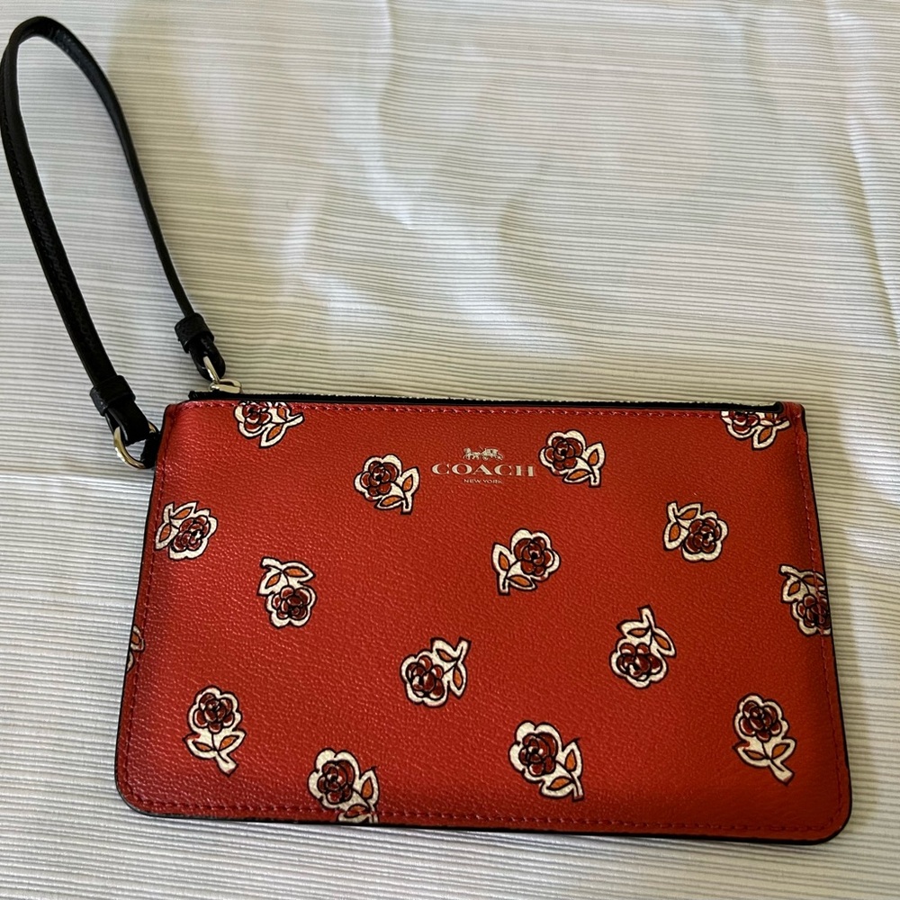 🍍 Coach Sienna Rose Print Wristlet